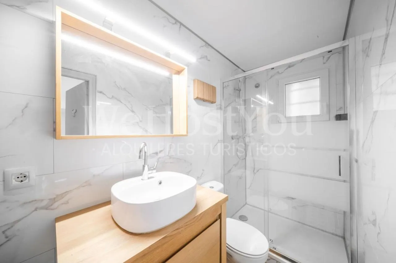 Magnifique Maison Bramer 14, Roses - Wehostyou